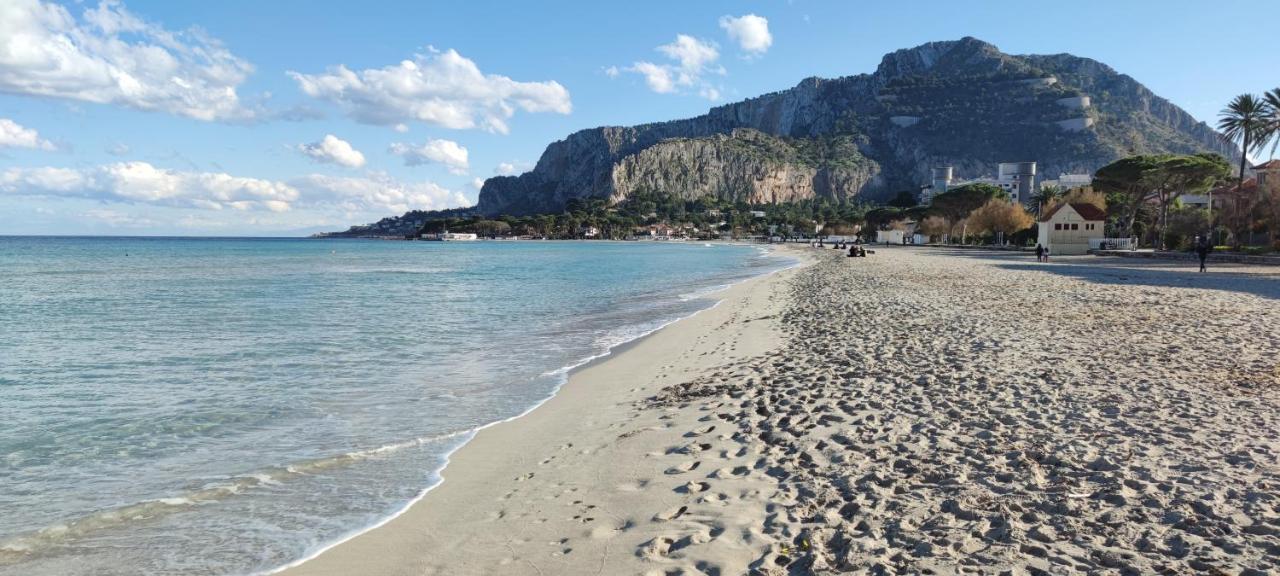 Appartamento La sirena sul mare di Mondello Esterno foto