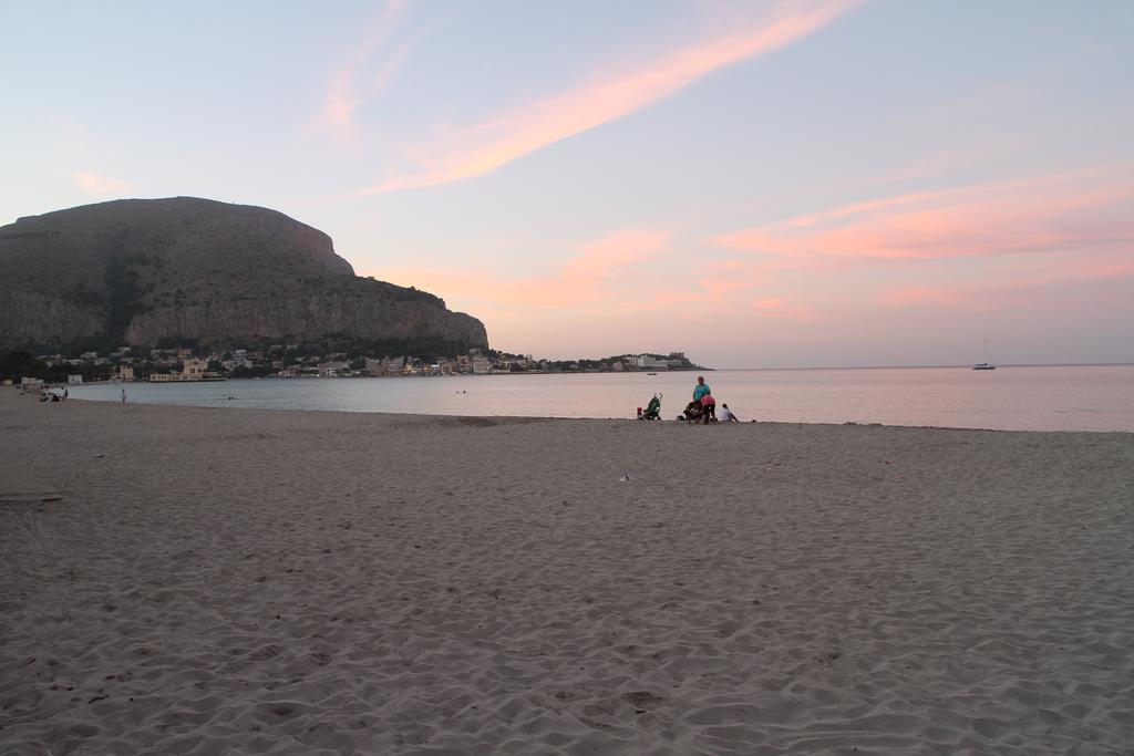 Appartamento La sirena sul mare di Mondello Camera foto